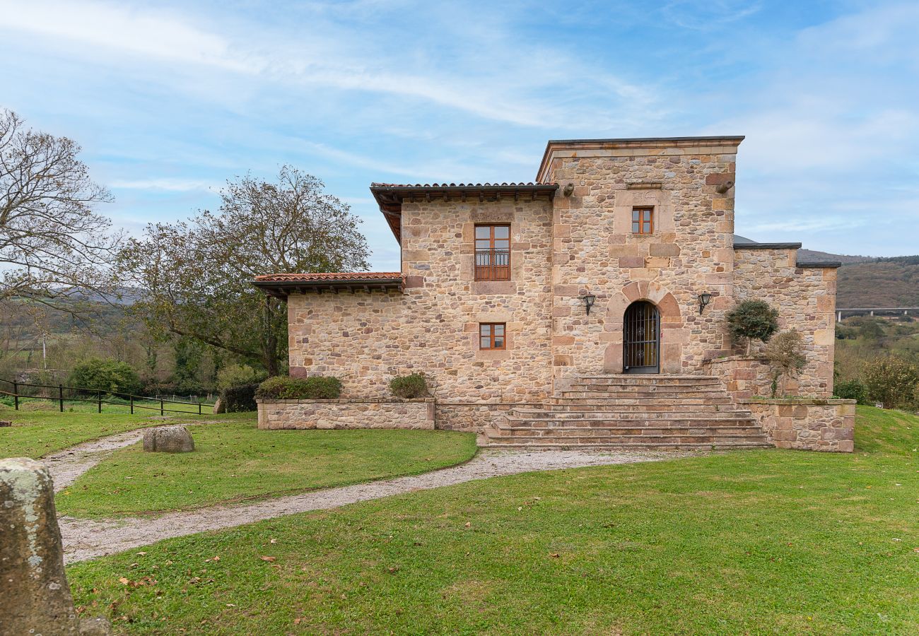 Villa en Bárcena de Pie de Concha - The Stone House by Fidalsa