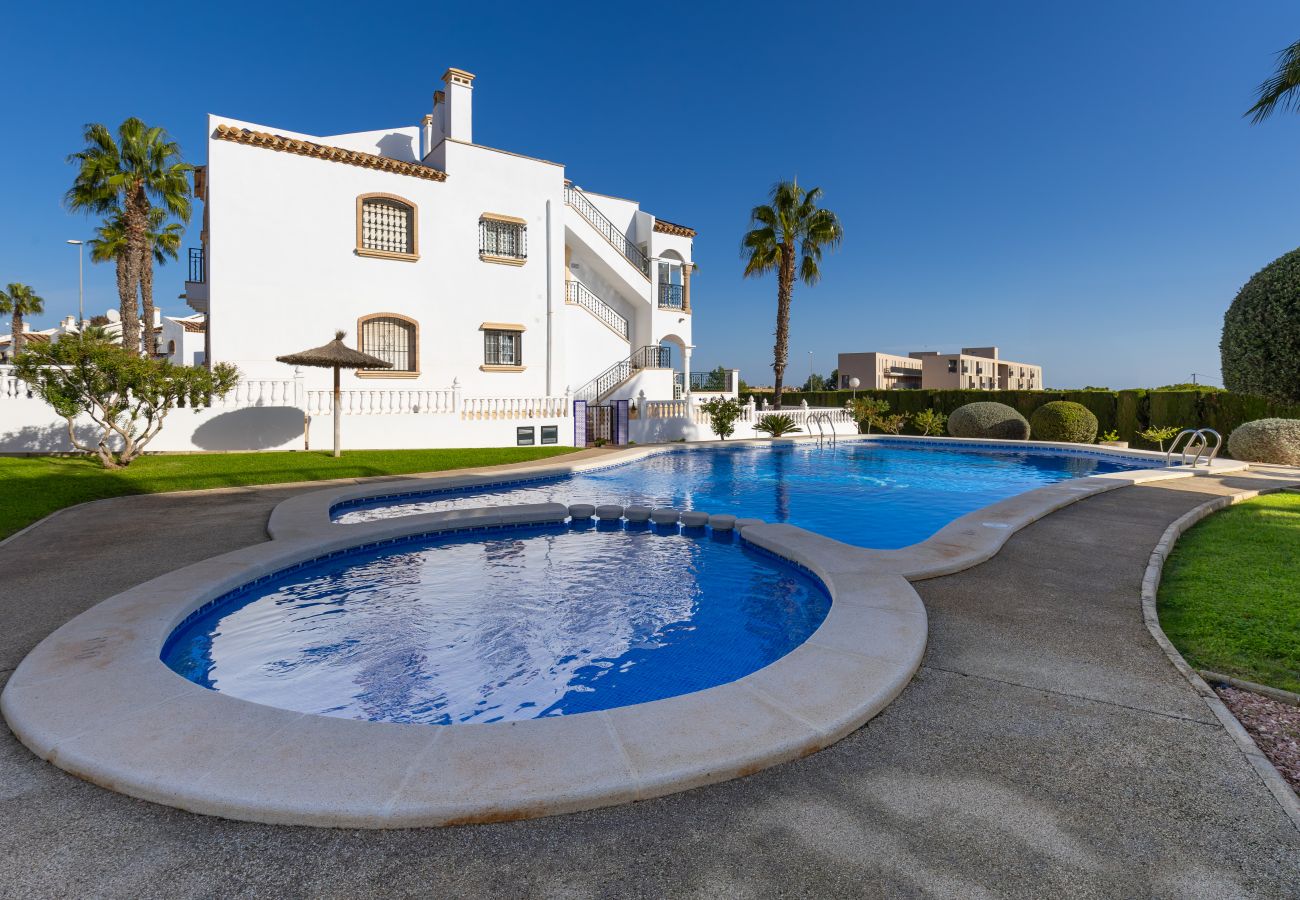 Villa en Orihuela Costa - Infinity Haven by Fidalsa