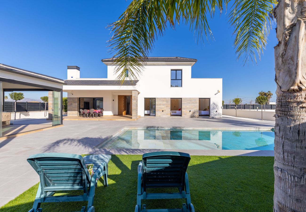 Villa en Catral - Palm Breeze Villa by Fidalsa