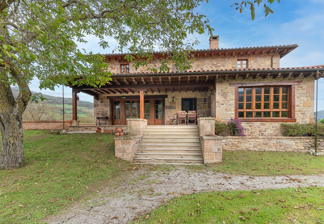 Villa in Bárcena de Pie de Concha - The Stone House by Fidalsa