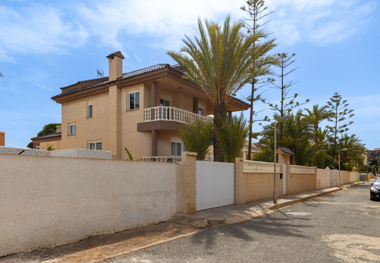 Вилла на Манга де Мар Менор / La Manga del Mar Menor - Seaside Elegance by Fidalsa